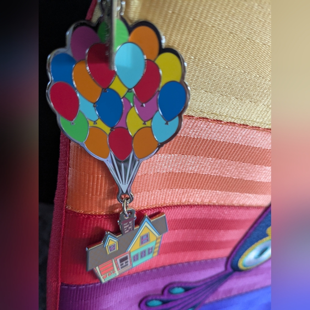 Harveys Disney Pixar - Kevin UP 🎈 Tote Rainbow 🌈 Colorful Collectible RARE - Picture 2 of 7